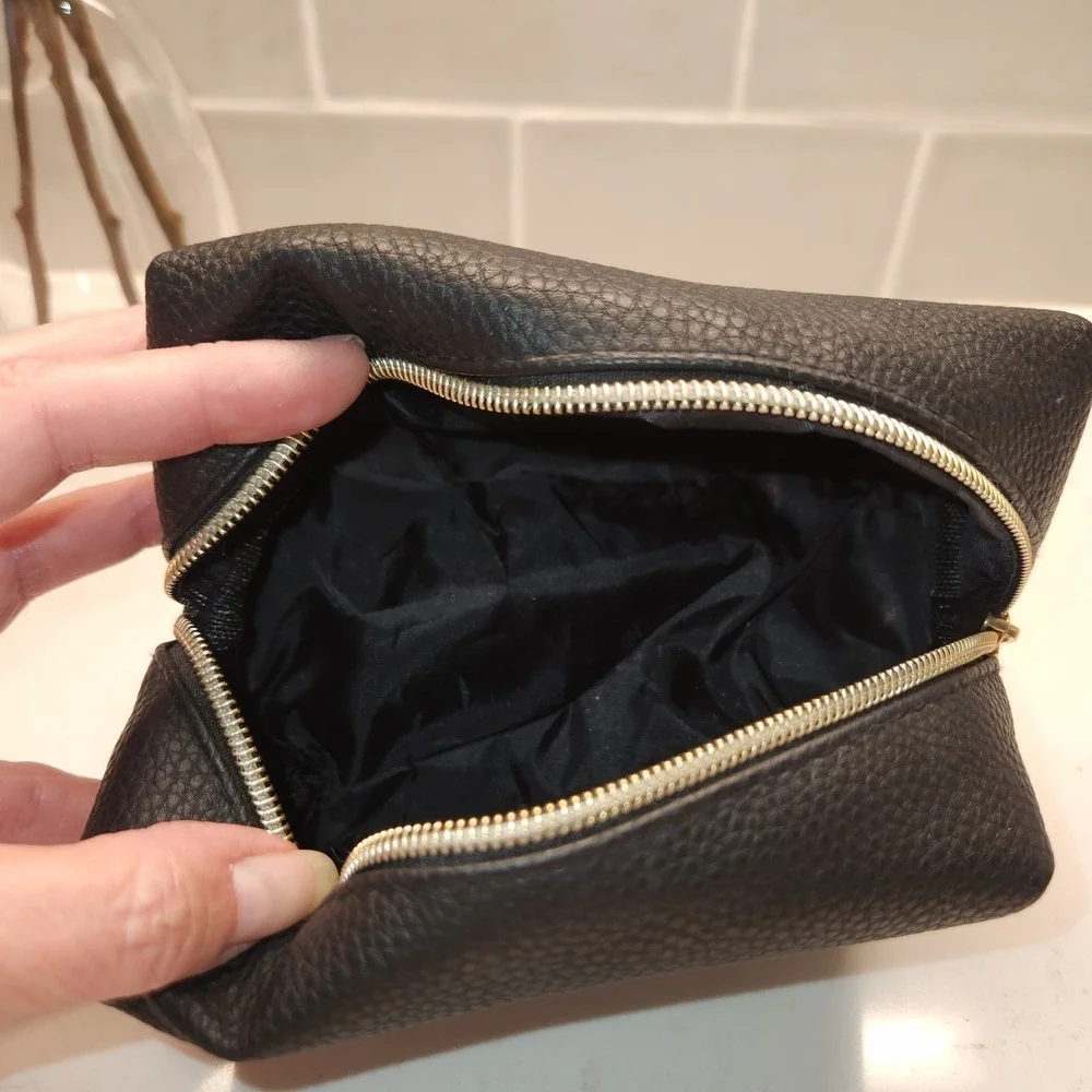 bebe  LOGO BLK TRAVEL COSMETIC BAG~TOILETRIES